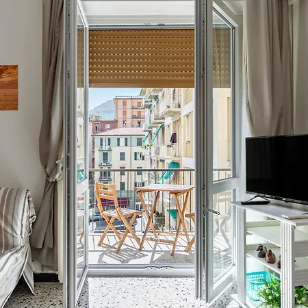 Guesthost - Mare, Sole E Fantasia *